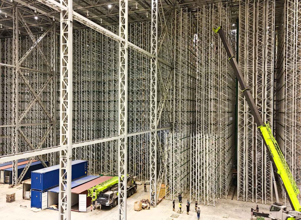 Double-deep high bay racking with ASRS stacker crane in a beer warehouse