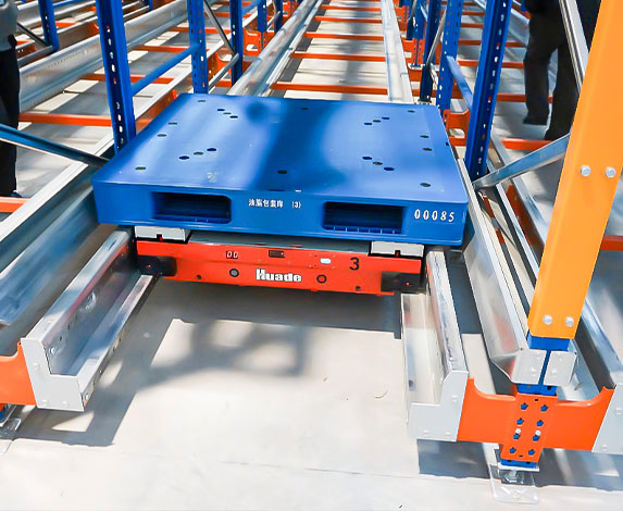 Radio Shuttle system for automated pallet storage