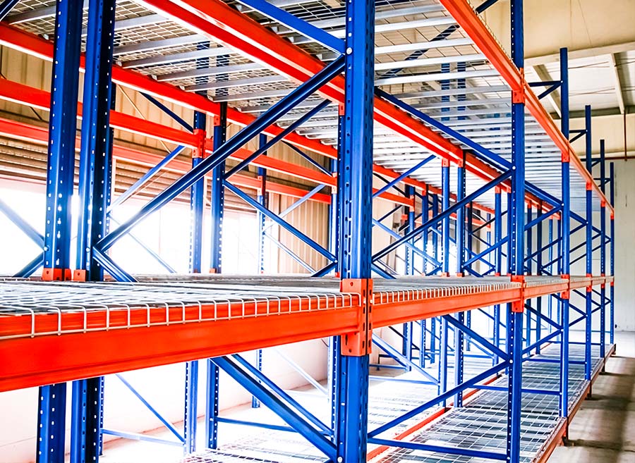 HUADE anti-fall protection with steel mesh decking for a mobile pallet racking system