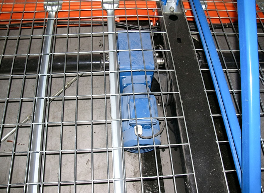 HUADE drive shaft connecting the motor and drive wheels in a mobile pallet racking system