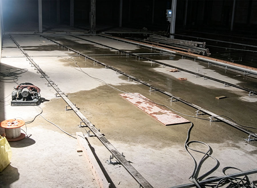 HUADE integrated rail installation for a rail-mounted mobile pallet racking system