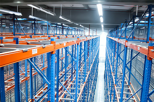Top view of a narrow aisle between two rows of HUADE VNA Racking