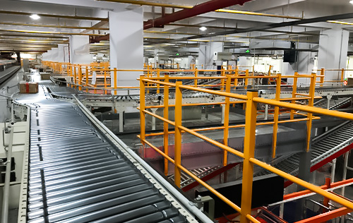 Automated Conveyor System in Snack Food Warehouse